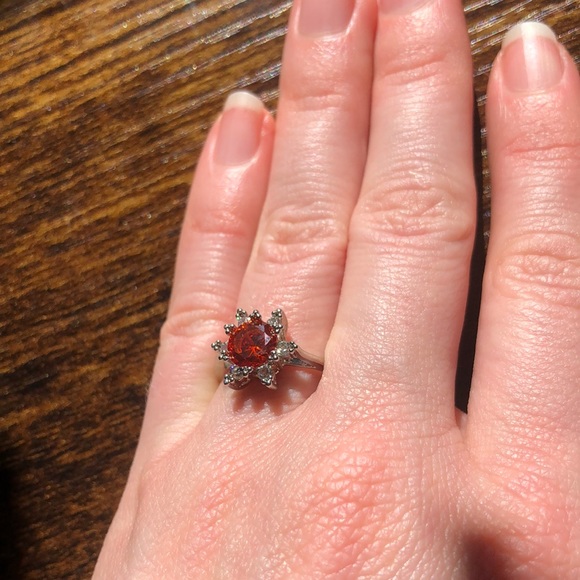 BOGO Costume jewelry ring, size 8 - Picture 2 of 4